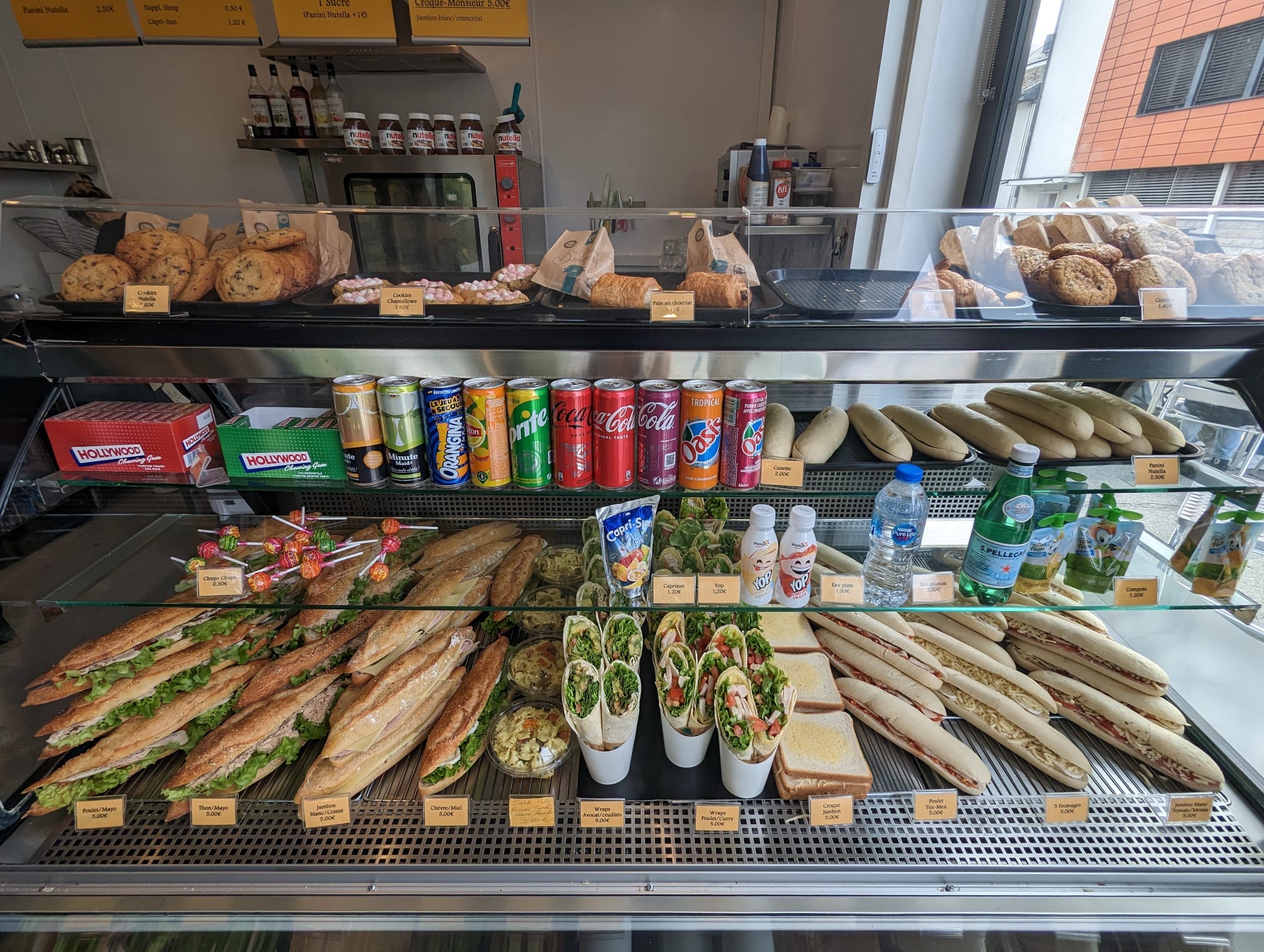Vitrine du snack La Récré